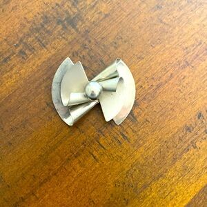 Vintage bow brooch no markings